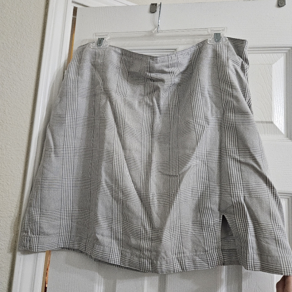 Abercrombie Grey Plaid Skirt With Small Slit